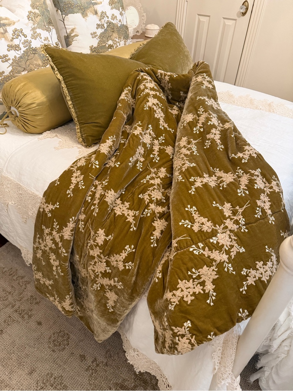 Bella Notte, gorgeous, much sought after Velvet Floral Embroidered Throw